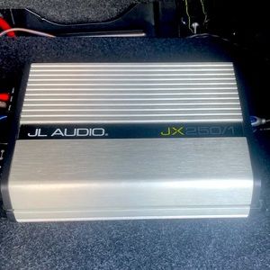 JL Audio 250/1 mono amp. Jx250/1 250 watt mono amplifier